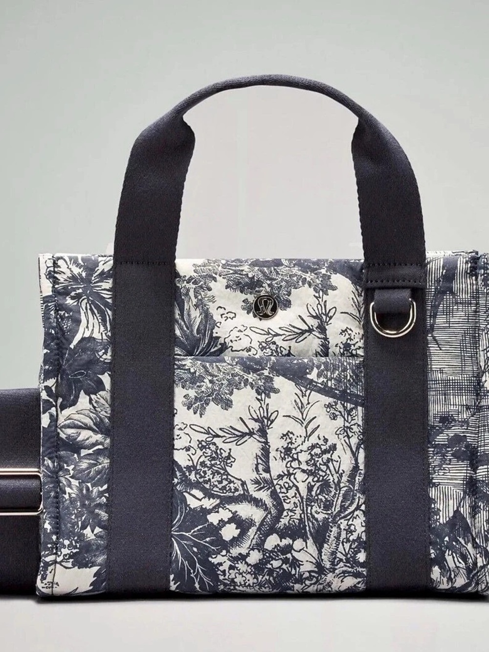 Sketch Toile Turtledove Navy/Obsidian Lululemon Boxy Mini tote 4.5 litre net